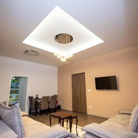 Main Street Apartmán *